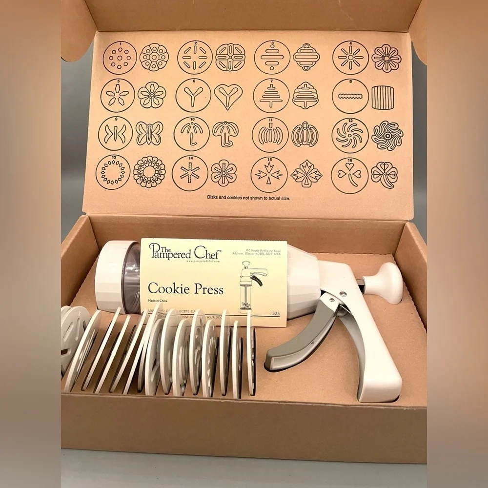 NIB Pampered Chef Cookie Press 1525 includes 16 Decorative Disks & Recipes